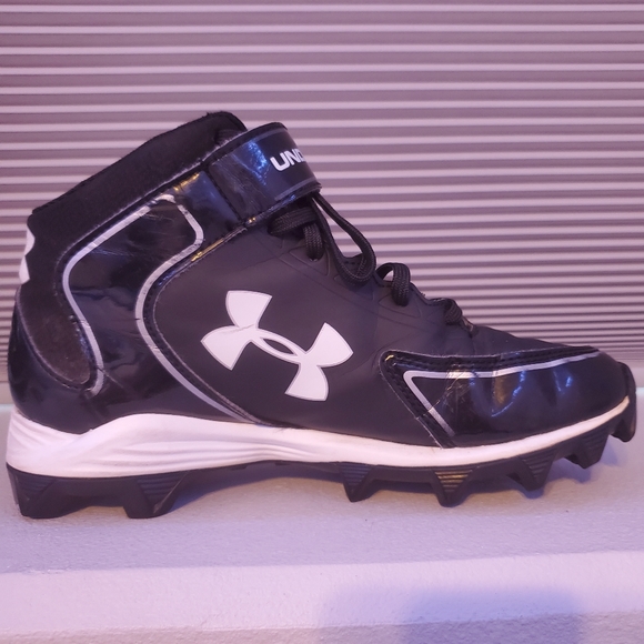 Under Armour youth football cleats - Picture 2 of 7